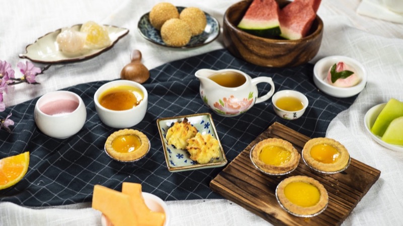 Grill station with freshly prepared hot items