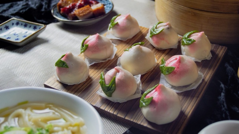 Hot entree station with grilled and cooked dishes